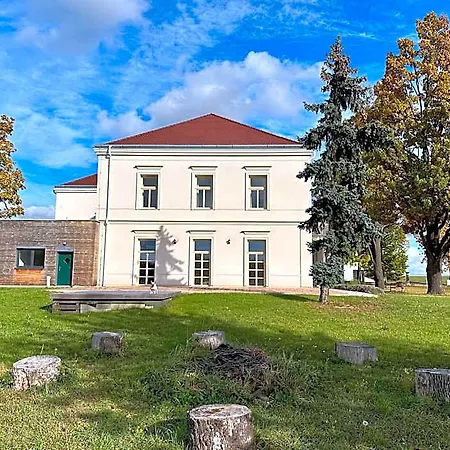 מלון Zamek Jenisovice Mělník